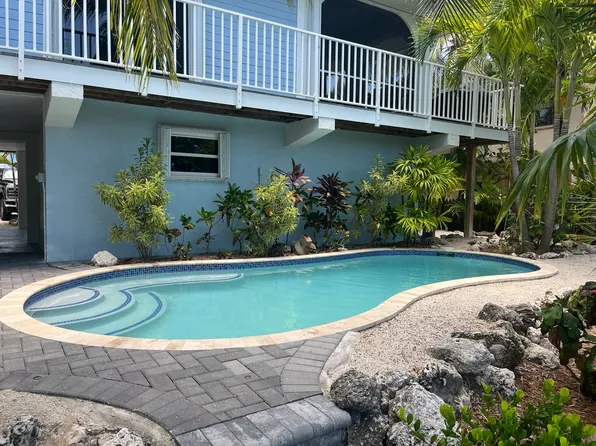 1050 Gulf Dr, Summerland Key, FL 33042