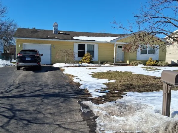 92 Lindhurst Dr, Lockport, NY 14094