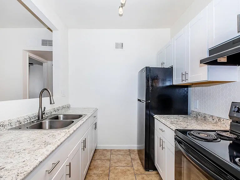 1 bed 1 bath [large]