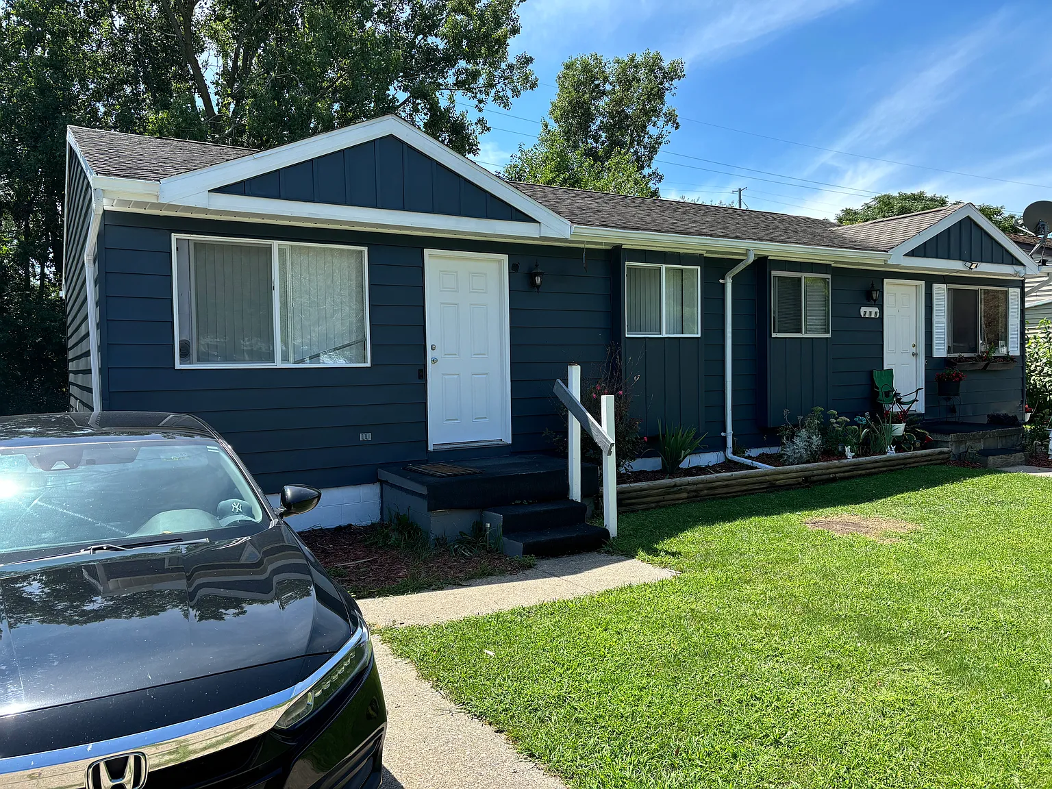 2 bed, 747 sqft, $1,200 — Photo 2