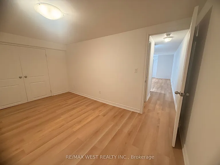 334 Silverthorn Ave #C — Photo 8