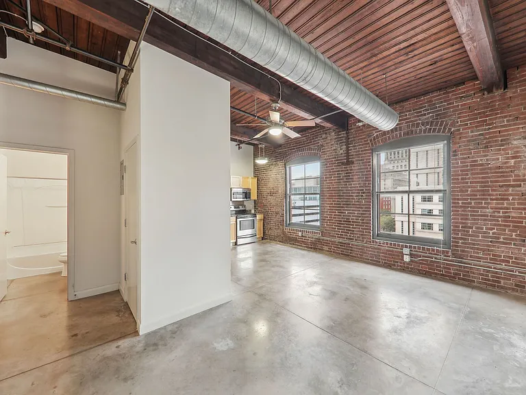 Stadium Loft Apartments — Photo 16