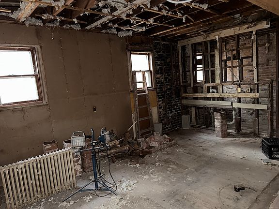 5th image of 708 Hilliard Street