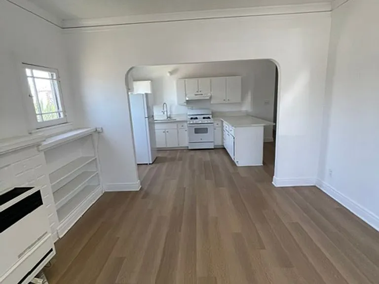 2229 Vineyard Ave — Photo 5