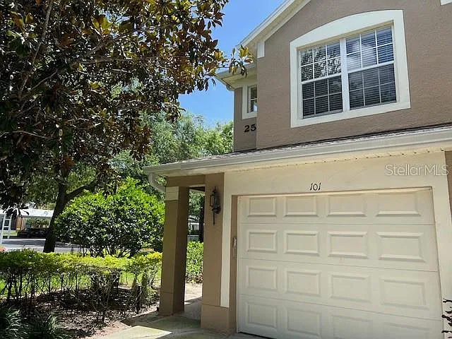 3 bed, 2.0 bath, 1797 sqft, $2,300 — Photo 2