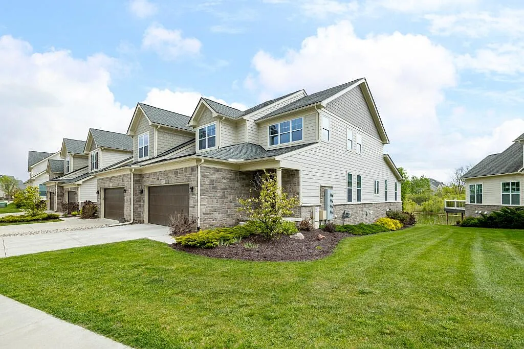 3 bed, 2.5 bath, 2271 sqft, $3,950 — Photo 1
