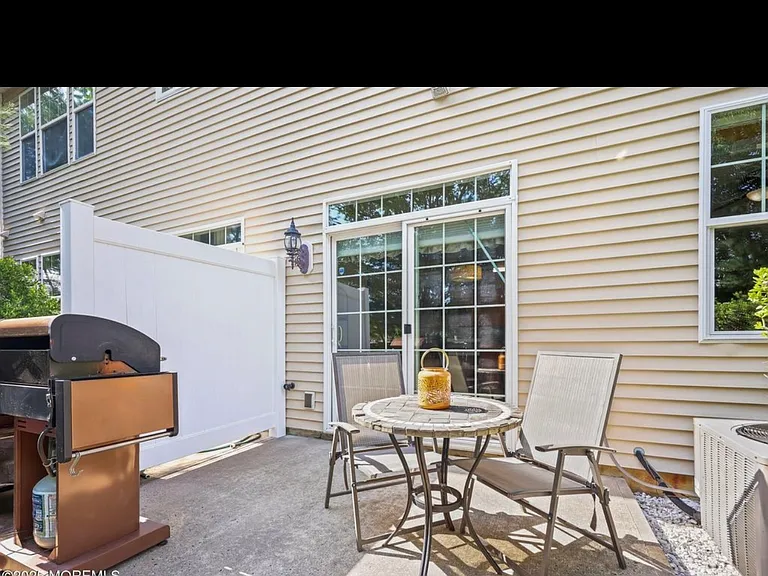 100 Pine St #9 — Photo 38