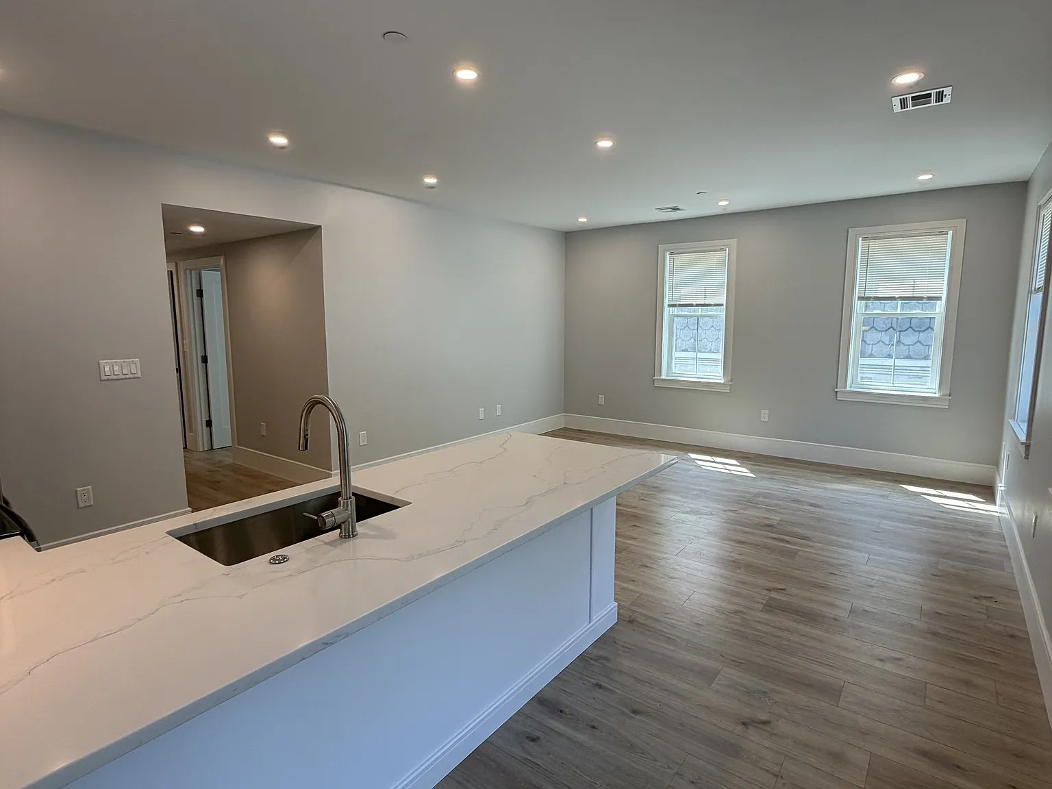 4 bed, $5,500 — Photo 3