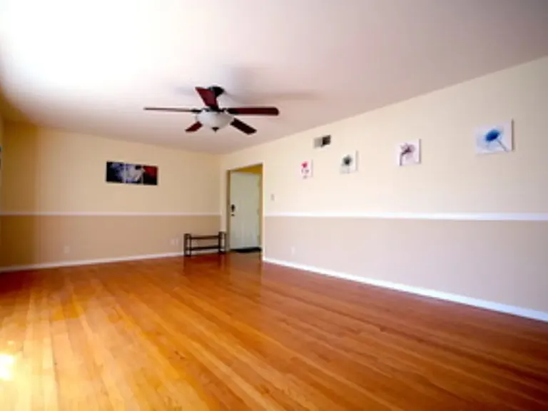 342 E Oakwood Blvd — Photo 5