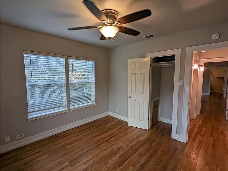 4526 Avenue H — Photo 20