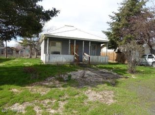 319 S Division St, Toppenish, WA 98948