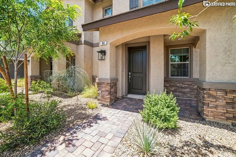 3 bed, 2.5 bath, 1515 sqft, $2,400 — Photo 4