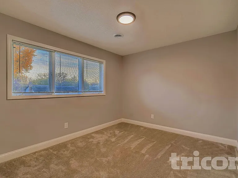 7020 Winsdale St N — Photo 14