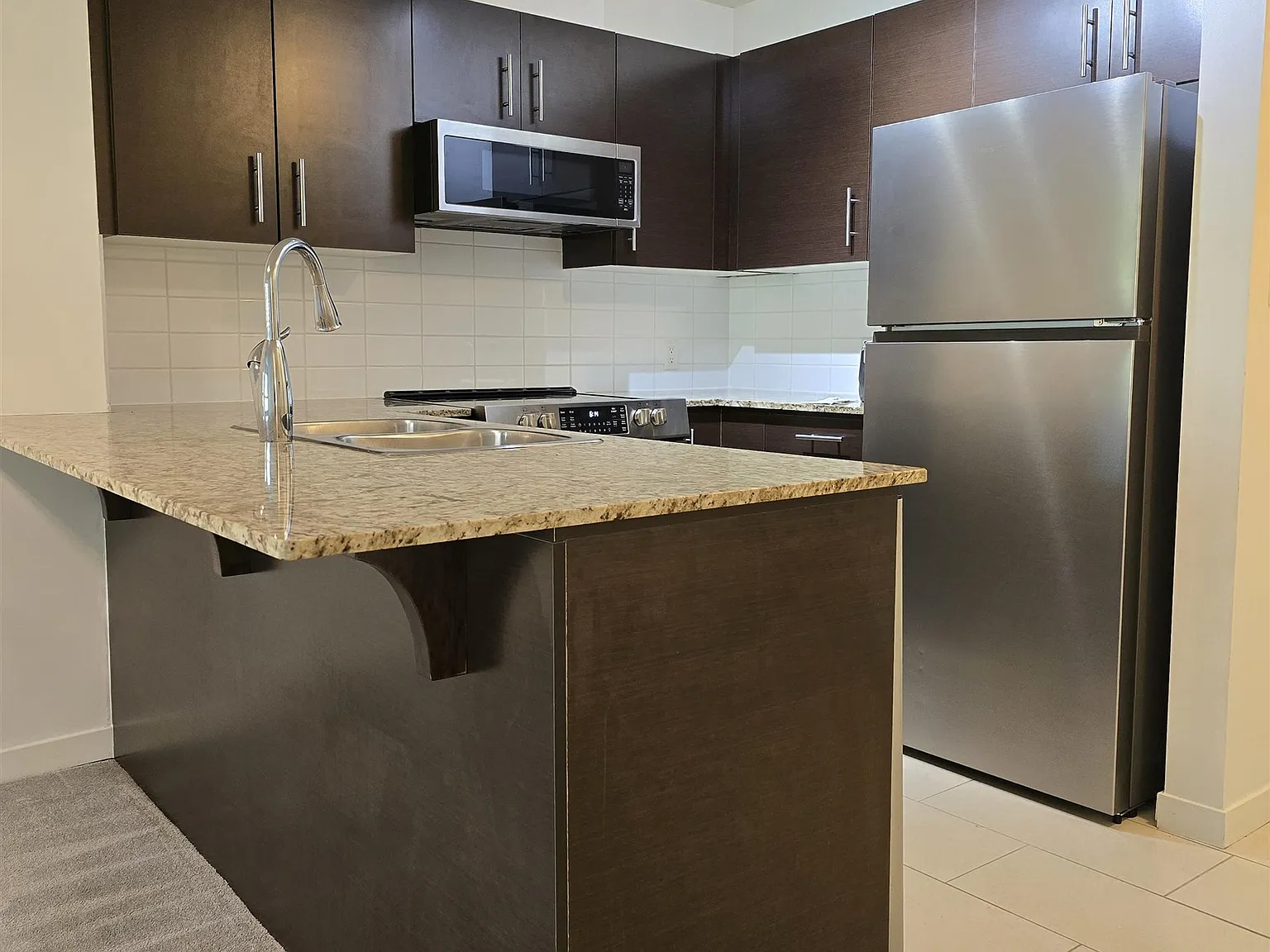 2 bed, 967 sqft, $2,450 — Photo 2