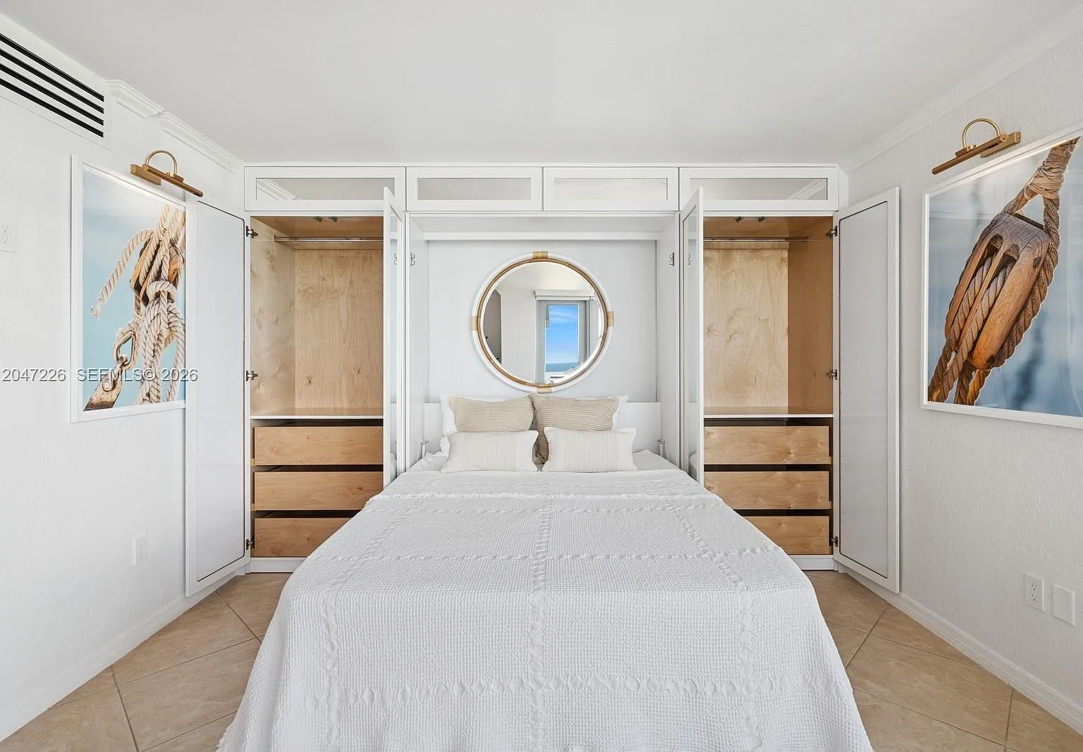 Triton Tower Condo — Photo 4