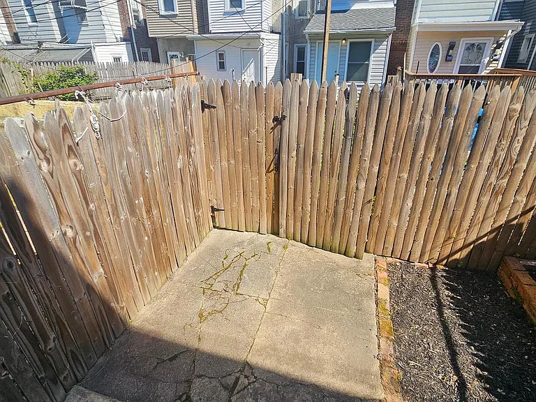 150 E Pleasant St — Photo 12
