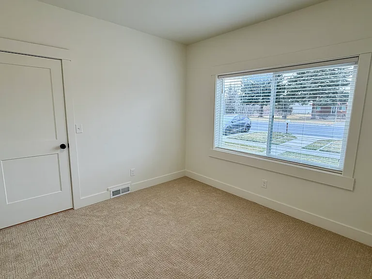 145 N Byron Ave #A — Photo 22