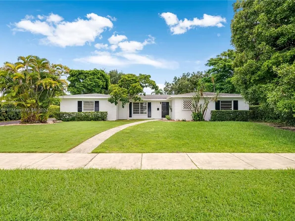 15641 Palmetto Club Dr, Miami, FL 33157