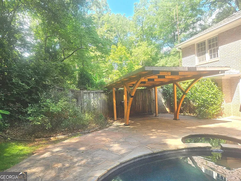 615 Kings Rd — Photo 10