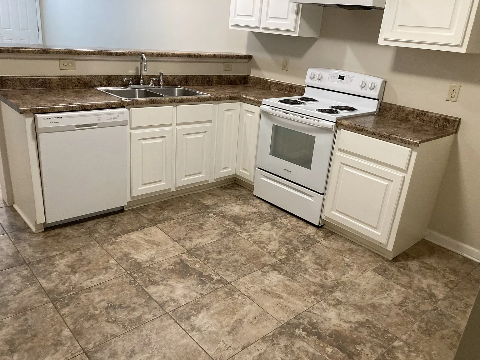 2 bed, 900 sqft, $1,300 — Photo 2