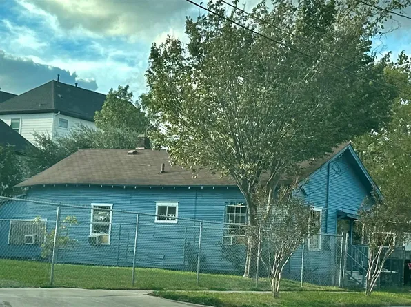 1511 Common St, Houston, TX 77009