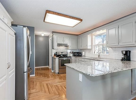 5th image of 3308 S Black Forest Avenue