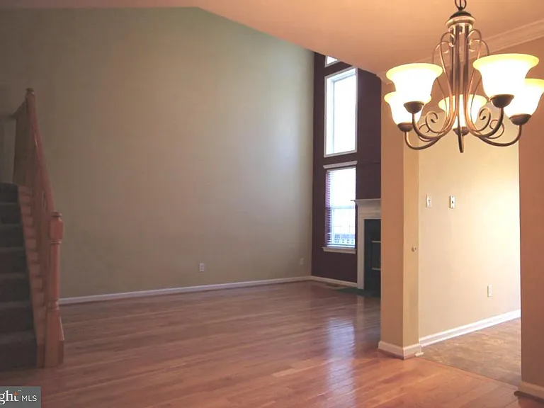 508 Ascot Ct — Photo 6