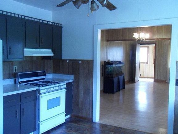 3rd image of 1020 Burke Ave
