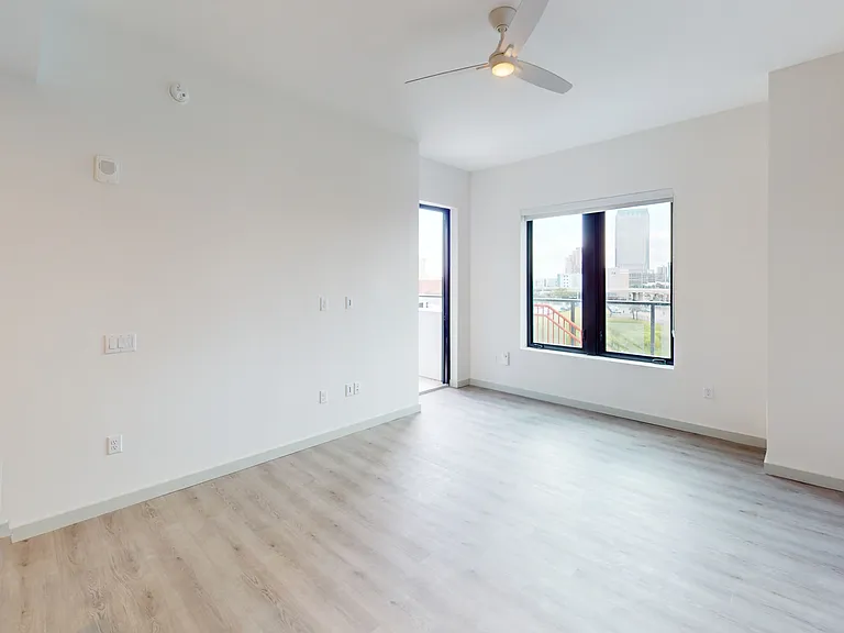 101 N Meridian — Photo 138