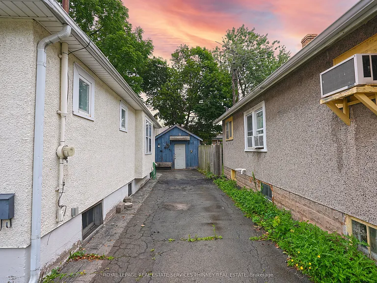 26 Avenue Pl — Photo 13