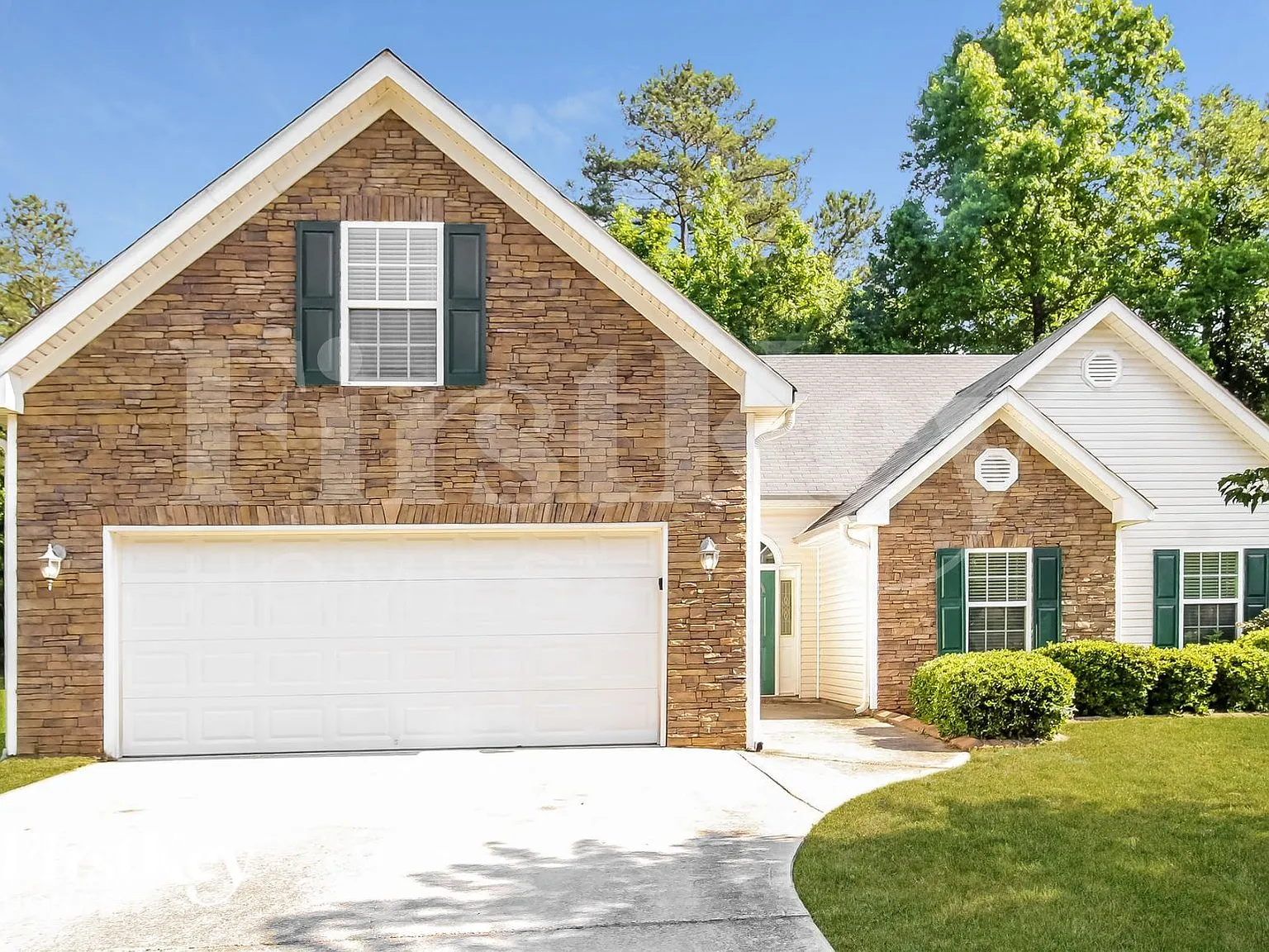 3 bed, 2.0 bath, 1841 sqft, $2,040 — Photo 1