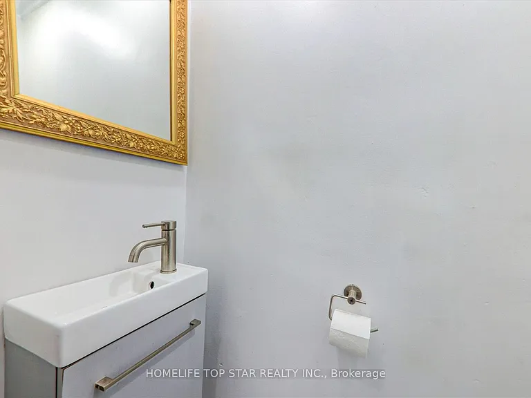 50 Chestnut Cres — Photo 12