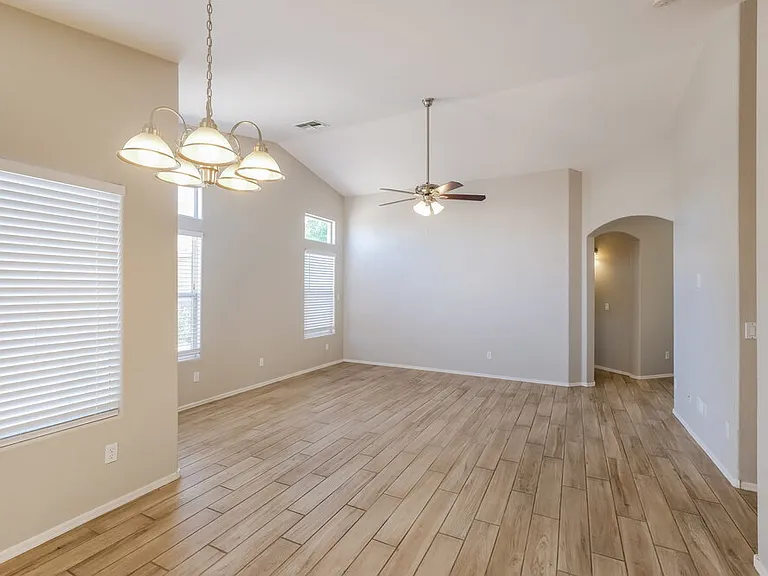 3430 N Saffron — Photo 7