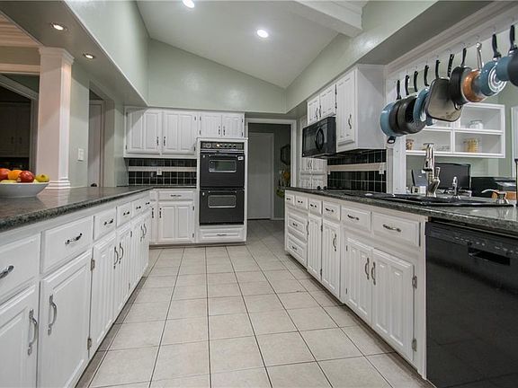 3rd image of 1417 Sandy Creek Dr
