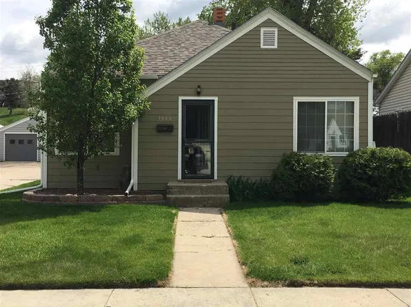 1018 Kingsbury St, Belle Fourche, SD 57717