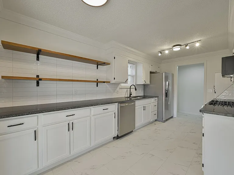 4001 SE 45th St — Photo 9