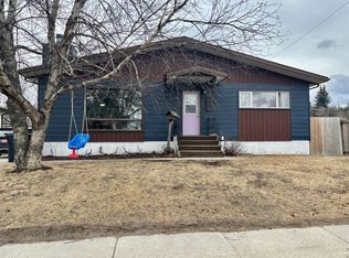 130 N Willow Dr, Hinton, AB T7V 1E3