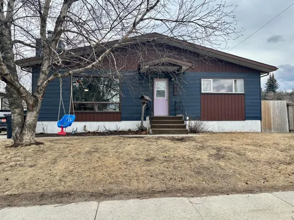 130 N Willow Dr, Hinton, AB T7V 1E3