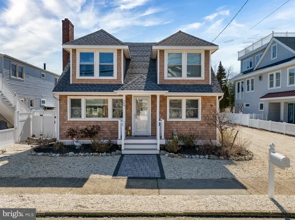 24 E 21st St, Brant Beach, NJ 08008