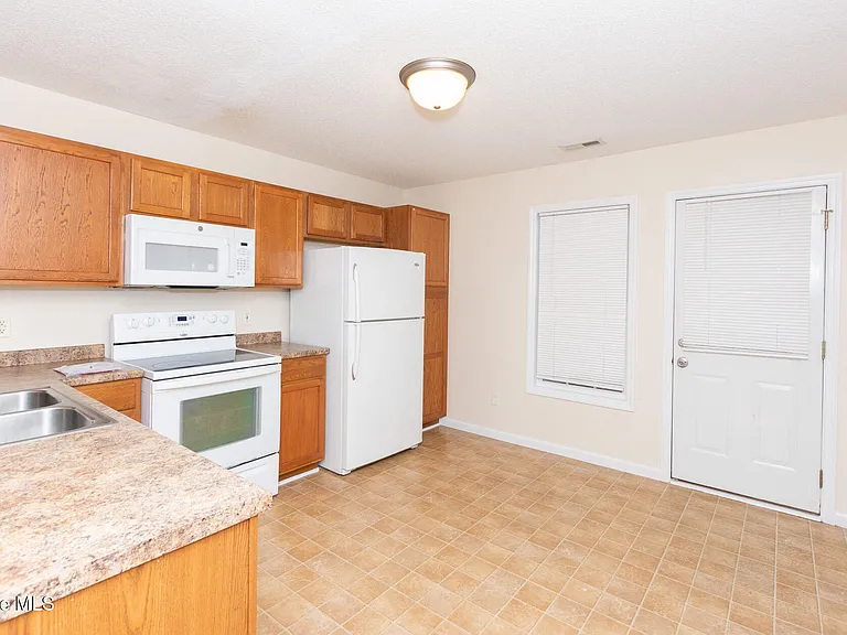 125 Cornerstone Pl — Photo 10