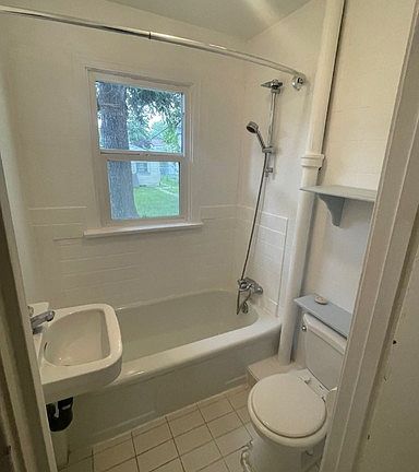 5th image of 10455 146th St NW
