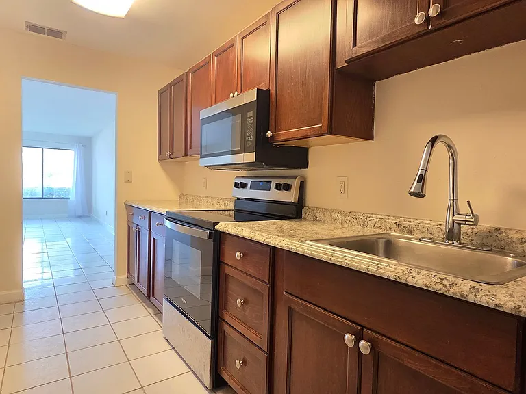 605 Northlake Blvd #48 — Photo 8