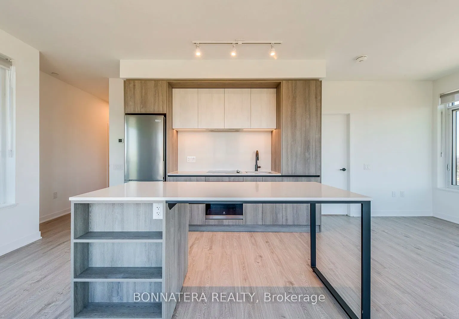 2 bed, $2,880 — Photo 1