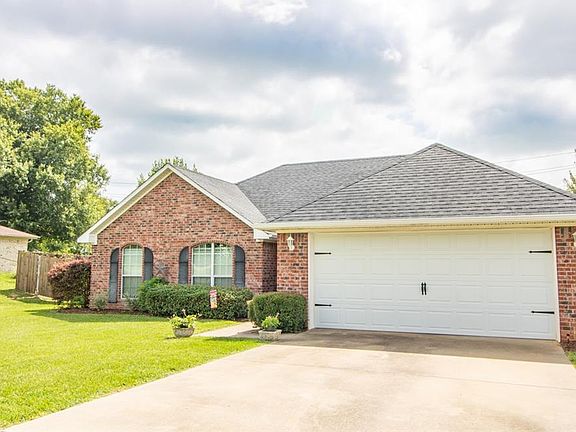 3rd image of 910 Karen Dr
