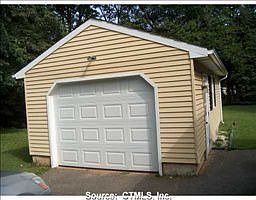 4th image of 28 Woodlawn Ave
