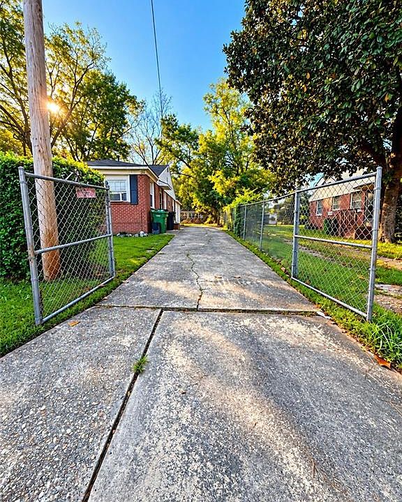 7th image of 216 Kendrick Ave