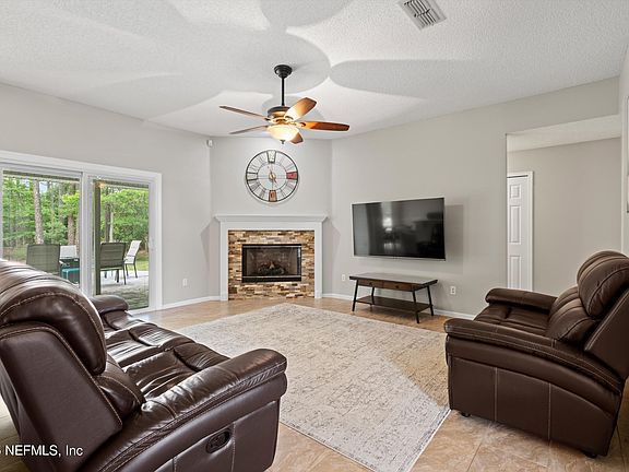 4th image of 744 FAIR OAKS Lane