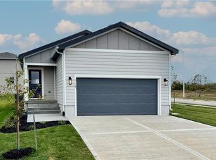 719 Glenn Cir, Raymore, MO 64083