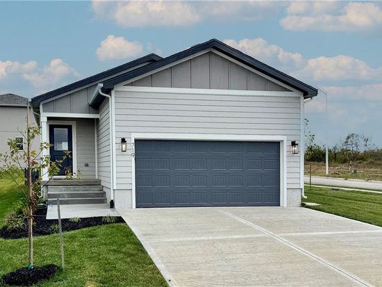 719 Glenn Cir, Raymore, MO 64083