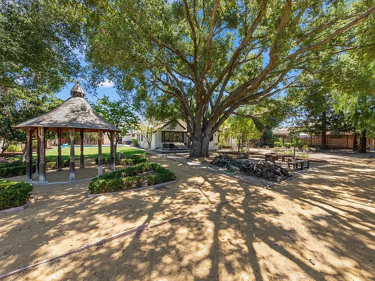16995 Pine Way — Photo 45